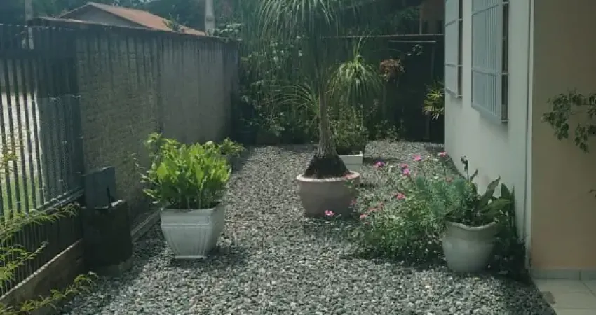 Terreno amplo com duas casas ideal para quem busca tranquilidade, ar puro e contato com a natureza.