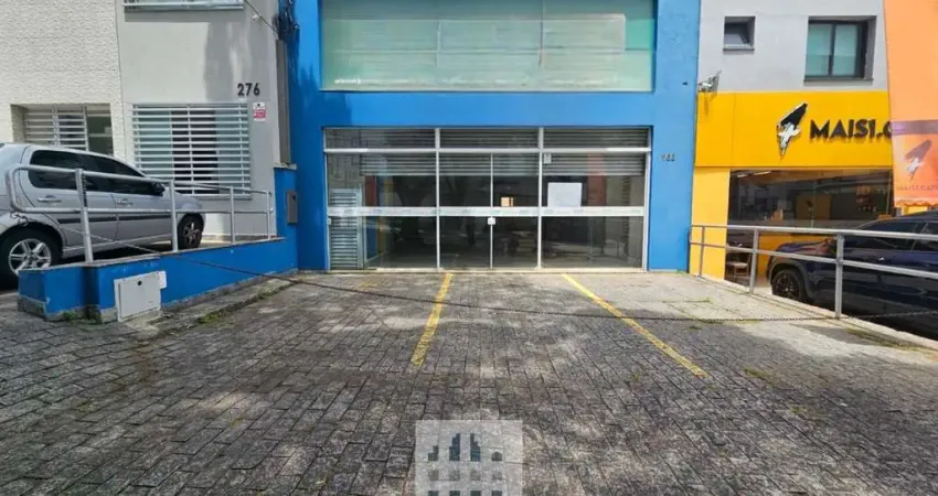 Salão comercial para locação na Vila Monumento, São Paulo com 2 banheiros, 3 vagas de garagem e 192m².Exclusivamente para farmácia