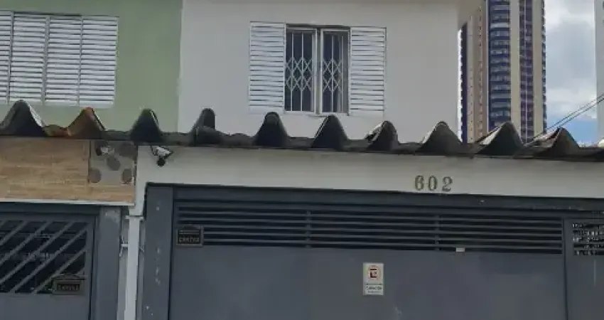 Casa Grande, com espaço interno confortável, clara, bem ventilada.