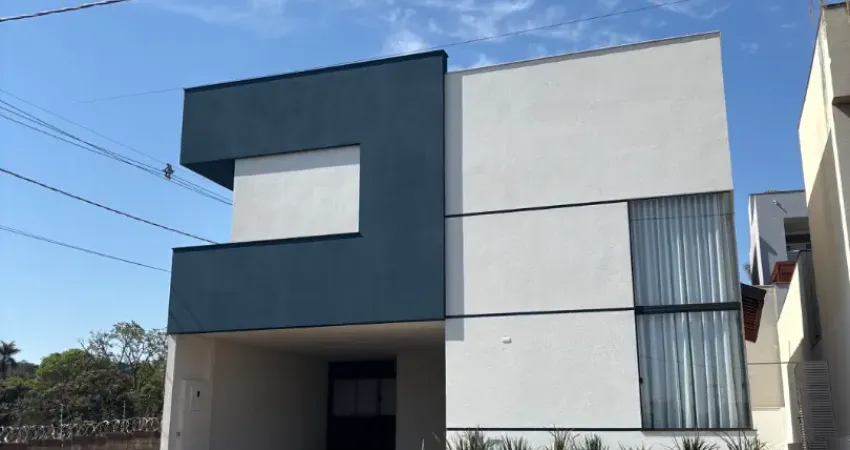 Ampla Casa com 3 suítes no condomínio Royal Forest para locação !