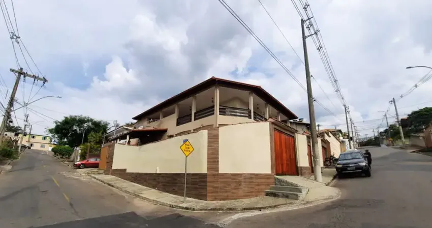 Casa com 3 quartos para alugar na Rua Apiacás, Parque Guarua, Juiz de Fora