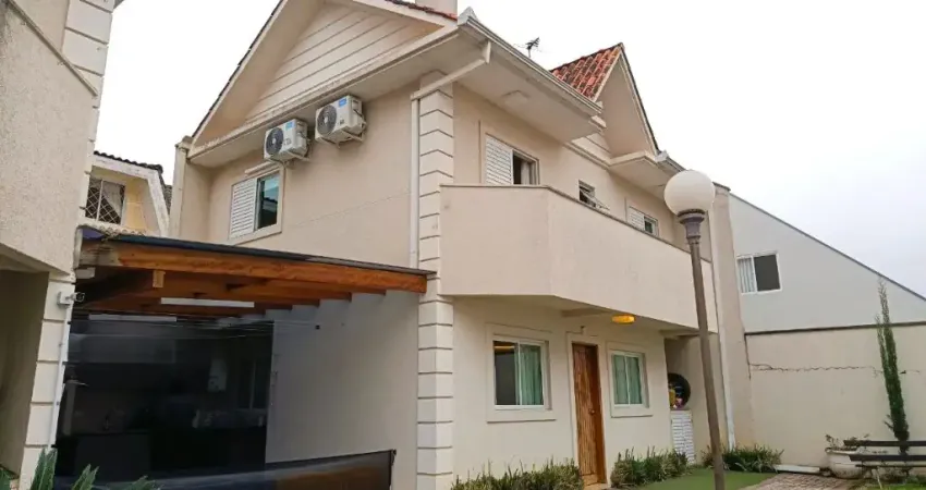Sobrado 3 dormitorios (1 suite) não geminado com lareira, semi mobiliado