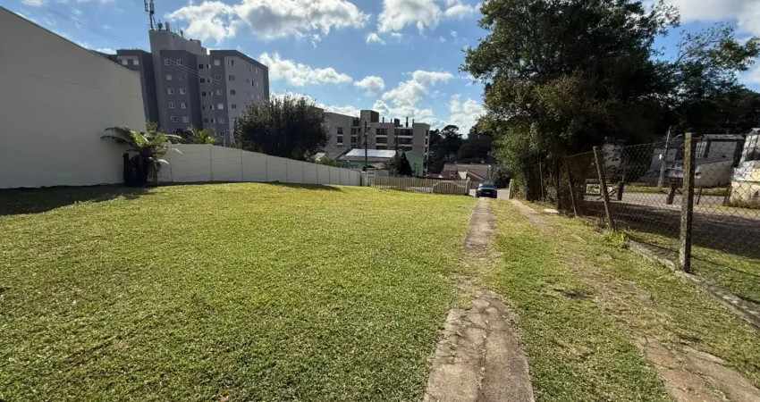 Casa em alvenaria em amplo terreno de 898 m² com edicula nos fundos