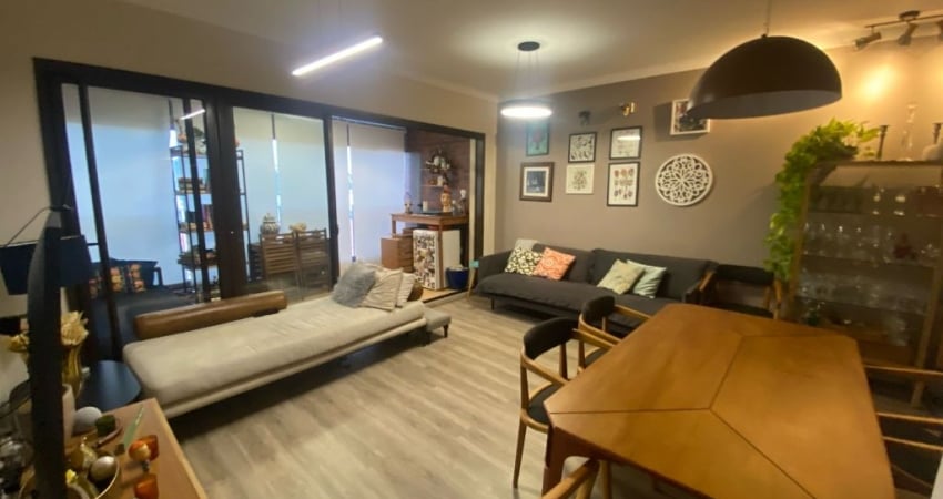 Apartamento  com varanda, 2 dormitórios, Vila Monumento