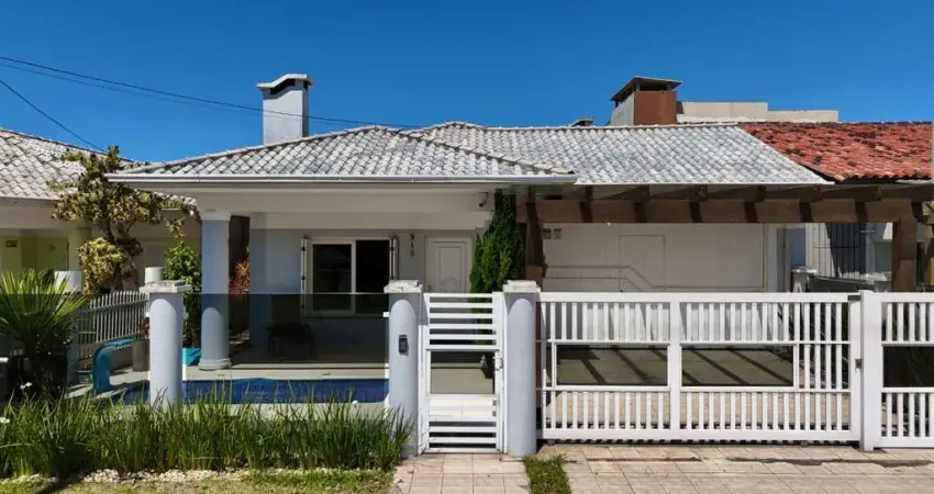 Casa com 3 quartos à venda na Av. Flávio Boianovisk, 918, Zona Nova, Capão da Canoa