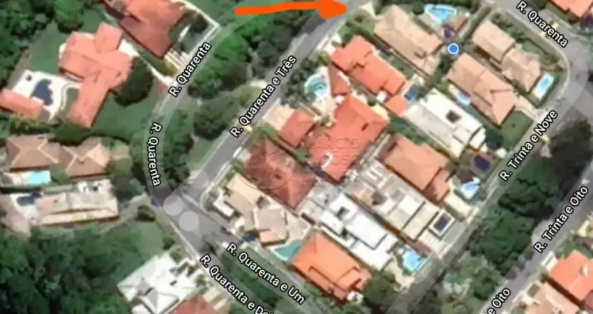 Terreno com 780m² com benfeitorias à venda condomínio aldebaran beta