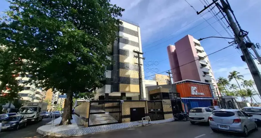 Apartamento com 3 quartos a apenas uma quadra da praia da ponta verde.