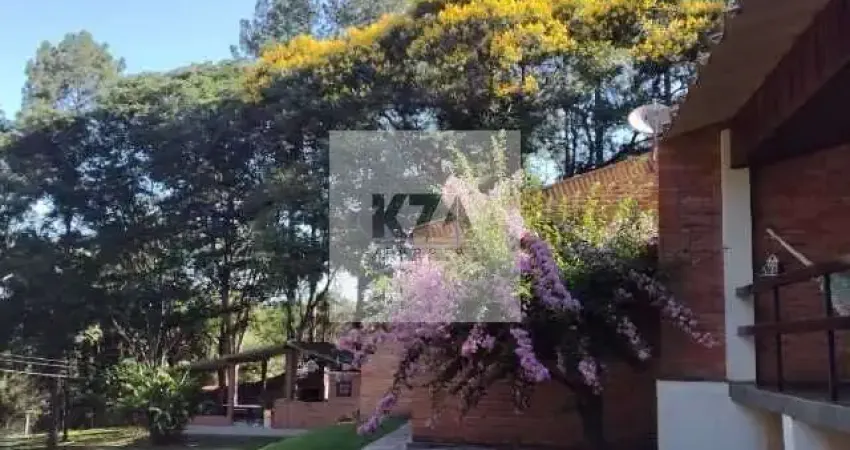 Chácara com casa ampla e lazer completo – excelente localização