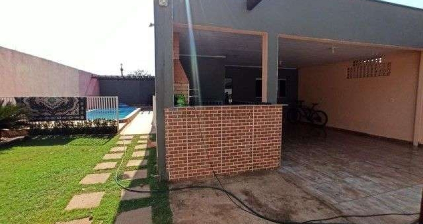 linda casa com piscina a venda
