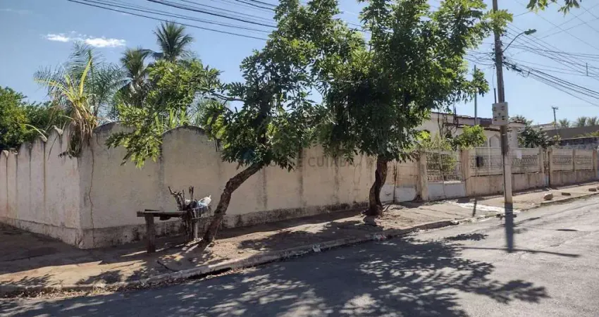 Vendo Casa Grande com 6 KitNet de Esquina no Jardim Paulista