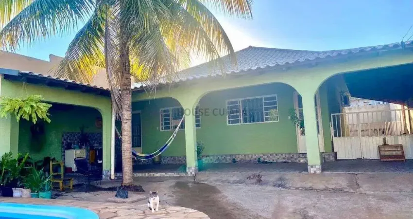 Linda casa, mobiliada, recém reformada, com 3 quartos