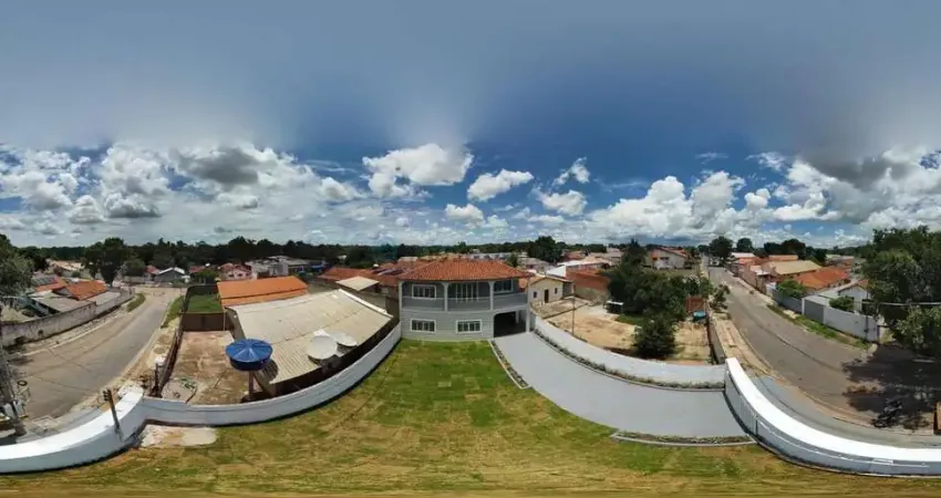 Sobrado à venda em amplo terreno