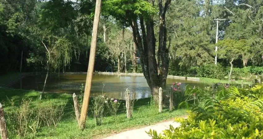 Sítio de 35 alqueires localizado em 60 km de São Paulo, ao lado de Mogi das Cruz