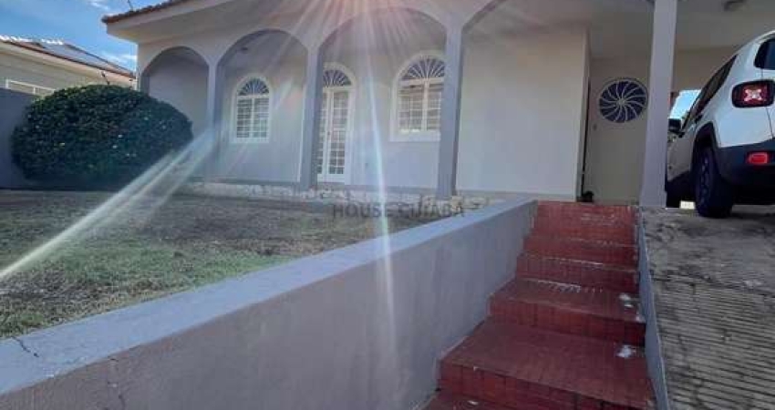 Alugo Linda Casa com 4 quartos no Jardim Cuiabá