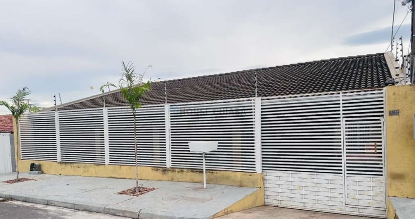 Casa à Venda no CPA 2 - Conforto e Espaço para Sua Família