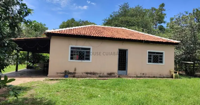 Chácara na via principal com 6.000 metros quadrado (30x200) na região do Pequize