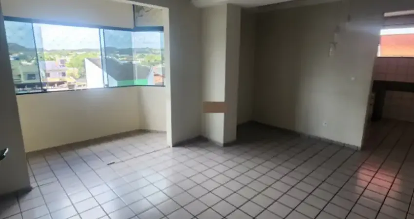 Apartamento com 3 quartos, sendo uma suíte, 2 vagas de garagem.