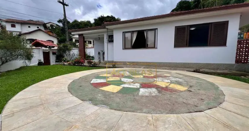 Casa com 3 dormitórios à venda, 115 m² por R$ 690.000,00 - Barra do Imbuí - Teresópolis/RJ