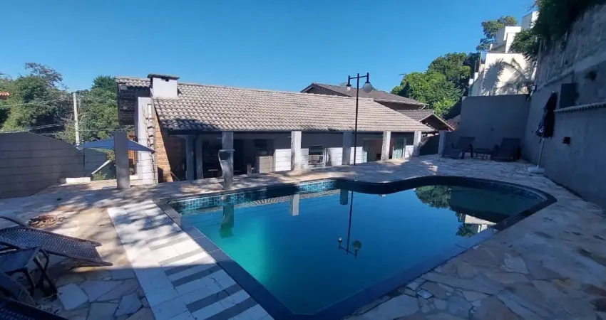 Casa  a venda 2 dormitórios com piscina  em bairro nobre de atibaia