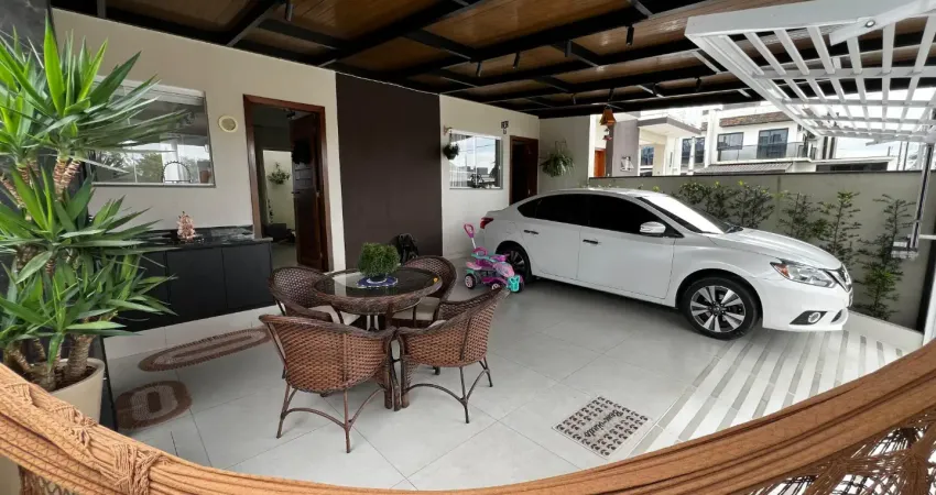 Casa geminada semi-mobiliada com 2 suítes e área gourmet dos sonhos