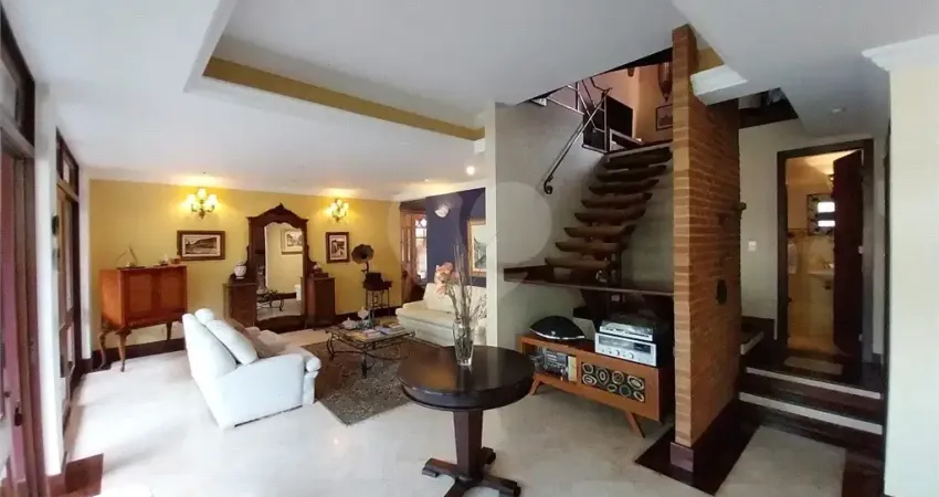 Casa com 4 quartos a venda 300 metros da praia de  itacoatiara, niterói, rj