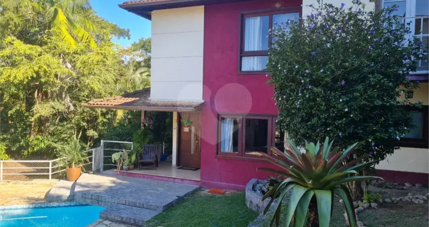 Maravilhosa casa alto padrão com4 suítes, área gourmet, jardim em condominio seguro