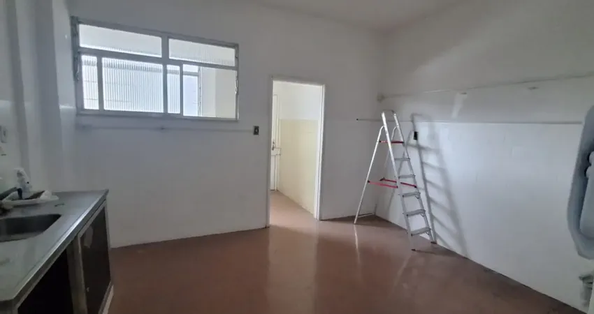 Amplo apartamento com 3 quartos, sala com dois ambientes , comodos claros e arejados , no coração de sao gonçalo