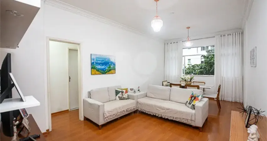 Lindo apartamento, a duas quadras da praia, miolo de icaraí e junto a todo o comercio, escolas, drogarias, mercados e padarias.