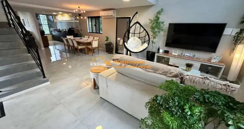 Casa com 4 andares, moderna, 3 quartos sendo 2 suítes, com área gourmet no subsolo e no terraço e piscina aquecida