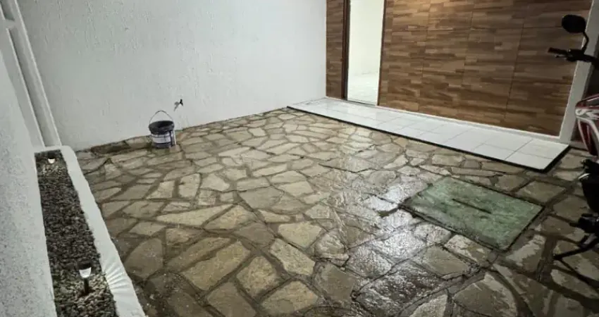 Linda casa com 3 quartos, sendo 1 suíte, perfeita para quem busca conforto e praticidade!