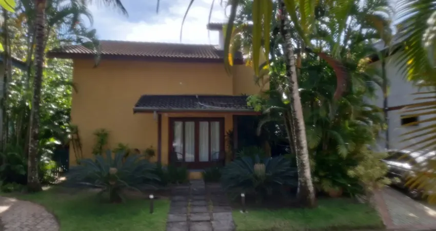 Casa canto do moreira condomínio vila dos tucanos piscina quadra de tenis portaria 24 hs 1 quadra da praia 4 quartos 3 banheiros