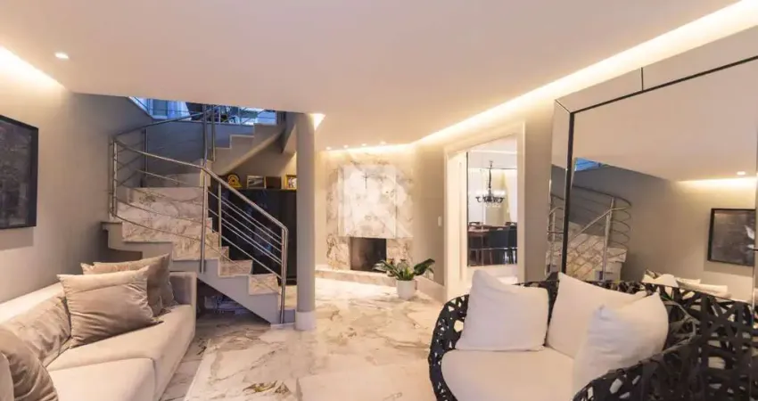 Casa com jardim, 3 Suítes à Venda, 305,95 m² - Santa Felicidade - Curitiba/PR