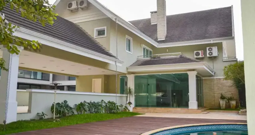 Casa 4 suítes 11 vagas Condomínio Fechado | Santa Felicidade