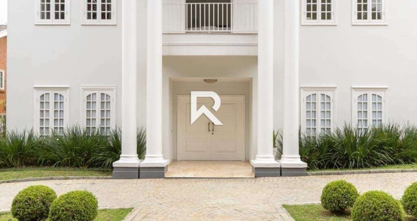 Casa de Luxo c/ jardim e 5 suítes em Condomínio no Bom Retiro p/ Venda - 689m²