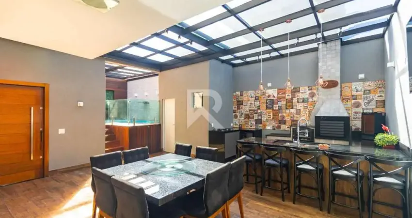 Casa em Condomínio com Área Gourmet e Piscina Coberta à venda, 152 m² - Lindóia - Curitiba/PR
