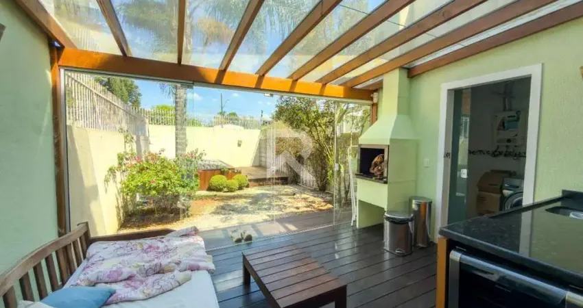 Sobrado em condomínio com jardim e jacuzzi privativa – 3 quartos, 2 vagas, 180 m² – campina do siqueira – curitiba/pr