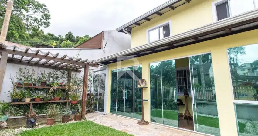 Sobrado frente rua com jardim privativo, 3 suítes e jacuzzi à venda, 224 m² – santo inácio – curitiba/pr