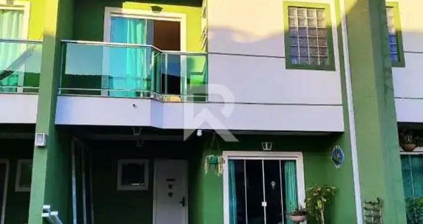 Sobrado com quintal e área gourmet, 3 quartos 2 vagas à venda, 115 m² – uberaba – curitiba/pr