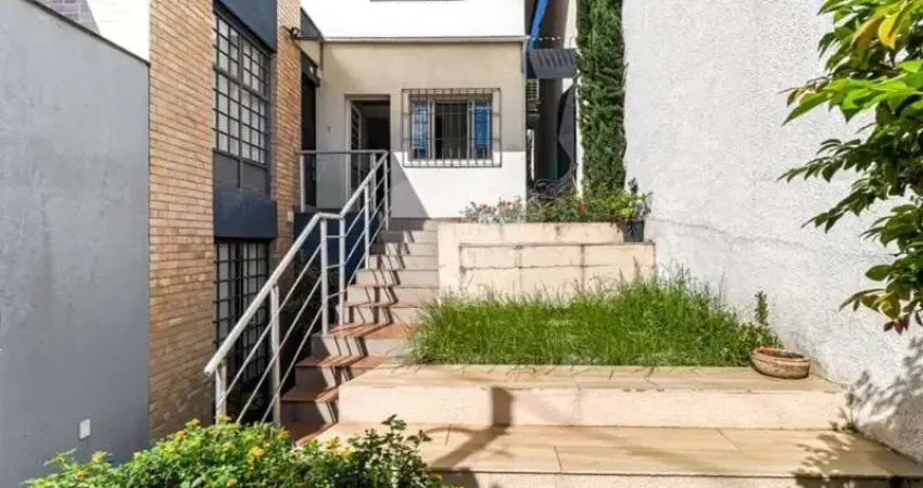 Casa à venda na Avenida Professor Alfonso Bovero, --, Perdizes, São Paulo