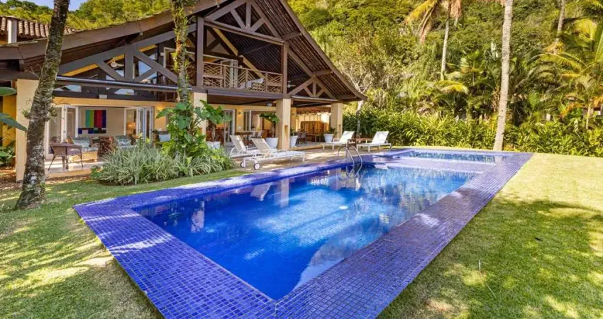 Casa pé na areia no canto da baleia com 7 suítes e piscina privativa