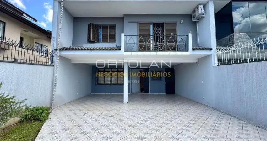 Sobrado com ático 310m² - 04 dormitórios – jardim das américas - curitiba