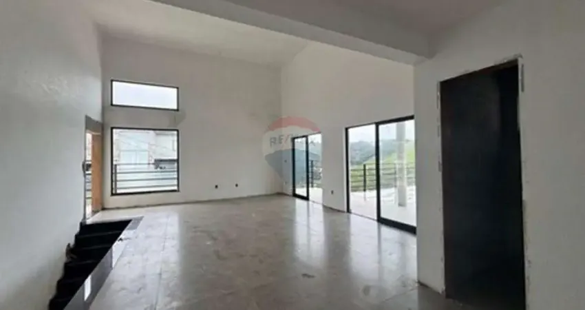Casa com 3 quartos, 3 suítes, área gourmet, piscina, Bosque do lago, Juiz de Fora/MG