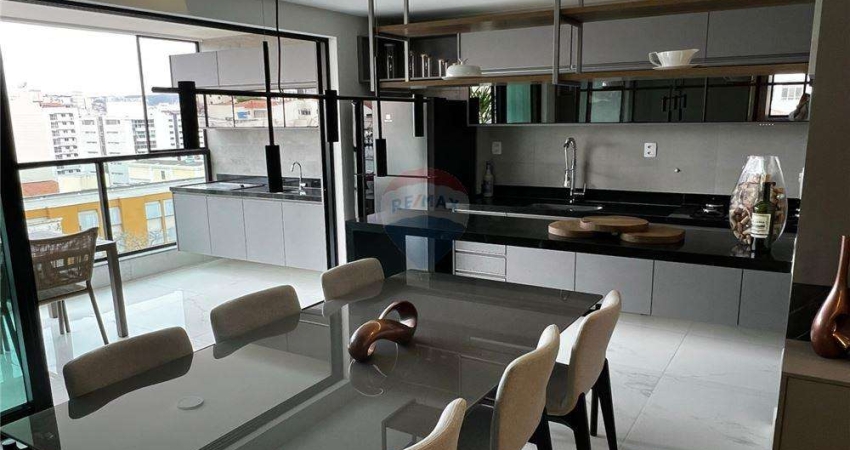 Apartamento garden com área externa 2 quartos, suíte, 3 vagas, área de lazer, Santa Helena, Juiz de Fora/MG