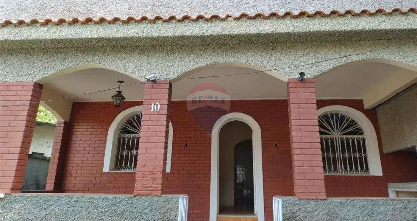 Excelente casa na Praia do Apara em Mangaratiba-RJ  com 04 quartos sendo duas suítes, área de lazer próxima ao Shopping Sahy e Centro.