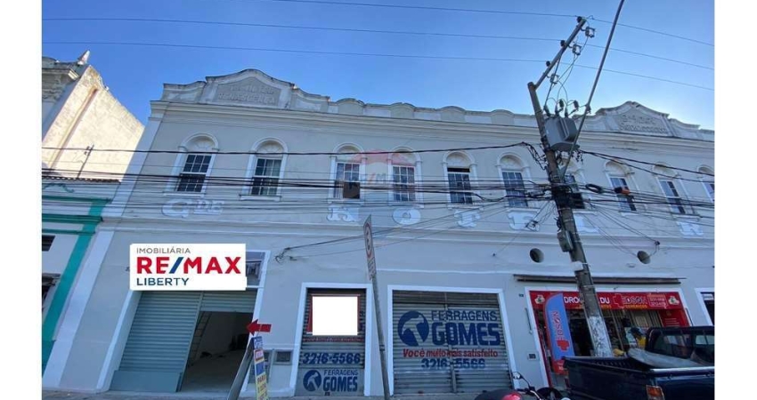 Loja para locação com 400m² de piso no Centro de Juiz de Fora , na Praça da Estação  -  Local com grande fluxo de pessoas e veículos.