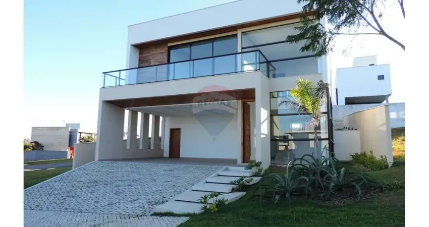 Casa de Alto padrão com quatro quartos, sendo quatro suítes á venda no Alfhaville.