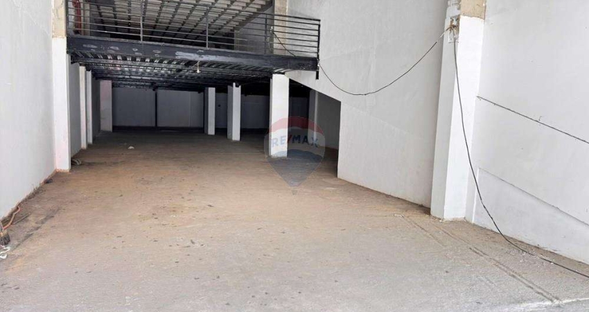 Loja com sobreloja para locação na Rua Oscar Vidal com aproximadamente 1030m²