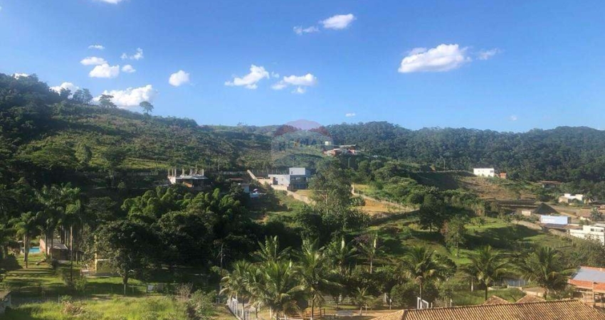 Excelente casa a venda, com três suites, no Condomínio Morada da Graça., um condomínio fechado próximo ao centro de juiz de Fora