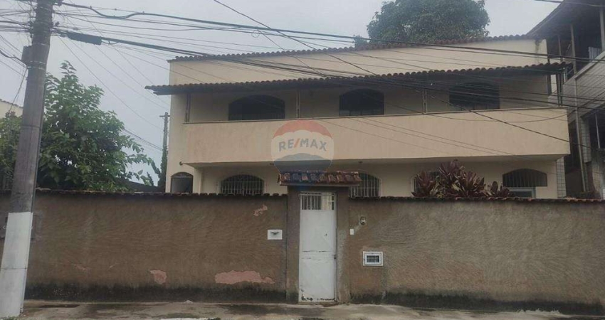 Casa 2 Andares com terreno grande, próximo ao Carrefour e colégio Machado Sobrinho. .