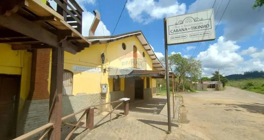 Restaurante a venda e Galpão anexo no entroncamento da Rodovia 040 sentido Rio de Janeiro/ km 790, com a Estrada de acesso a Torreões/Humaitá.